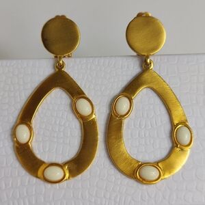 Vtg Kenneth Jay Lane Satin Gold Teardrop Clip-On Earrings White Cabochon Signed